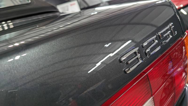 BMW 325i Cabriolet E30 – Polissage et protection céramique Gtechniq Crystal Serum Light Black 9H près de Geneve