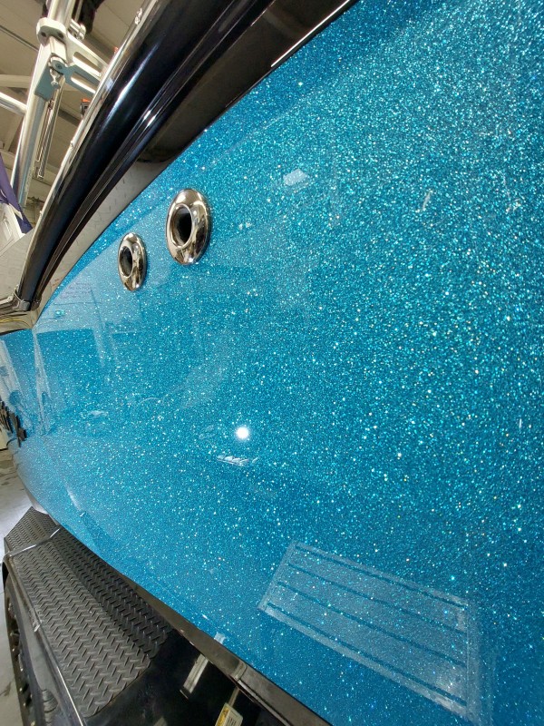 Protection UV efficace pour bateau, limite l’oxydation - sur un Mastercraft au lac Leman proche de Lausanne