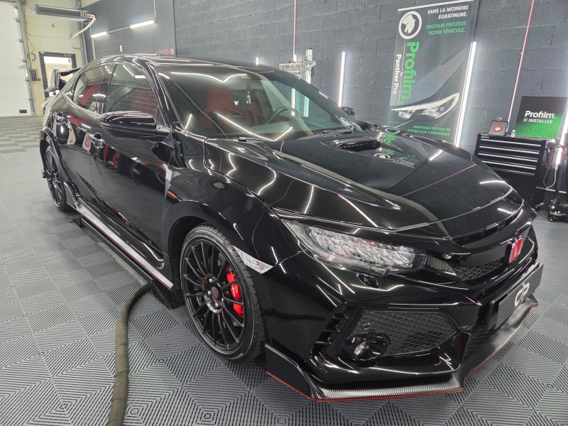 polissage et traitement ceramqiue sur une honda civic type R à geneve