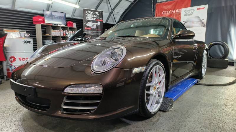 Porsche 911 Carrera 4S Cabriolet – Polissage complet et cire Swissvax Concorso près de Genève