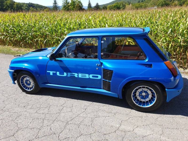 detailing complet et minutieux sur une R5 TURBO près de Geneve