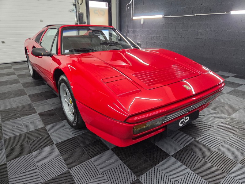 polissage et traitement ceramique gtechniq sur une ferrari 328 gts proche de Geneve