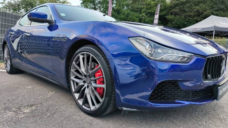 Maserati Ghibli – Polissage complet et finition cire Swissvax à Genève