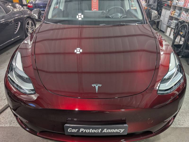 protection céramique Gtechniq sur une tesla model Y 7 places pres de Geneve en Suisse