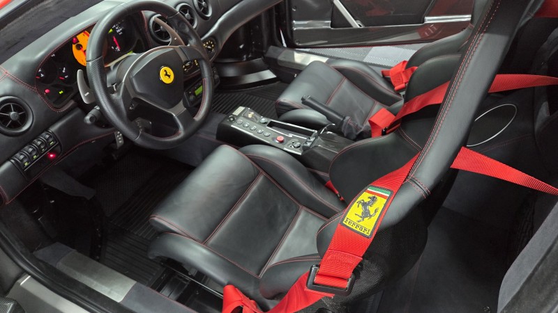 detailing interieur complet sur une ferrari 360 modena stradale près de Geneve