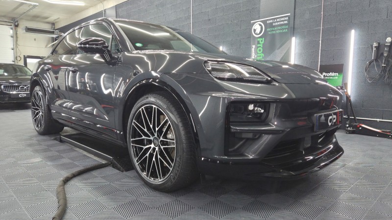 protection ceramique sur une porsche macan turbo 2025 à geneve