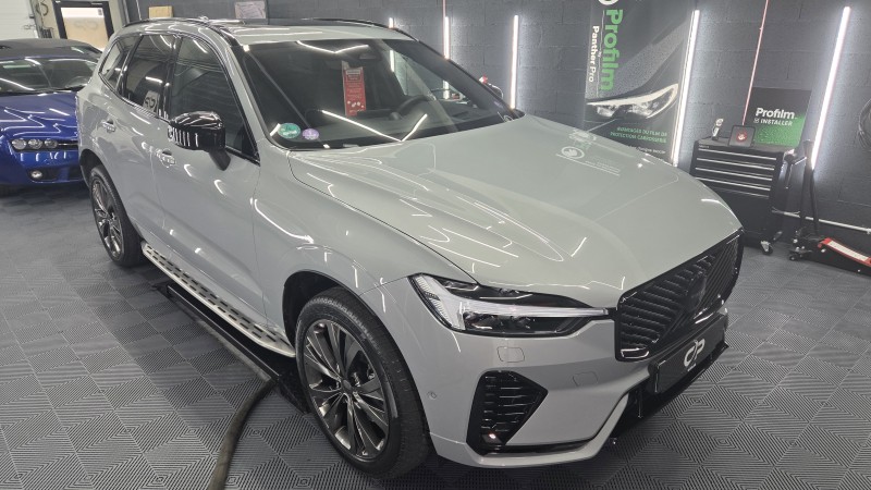 Volvo xc 60 T8 hybride - Protection céramique Gtechniq Crystal Sérum Ultra 10H + protection cuir Leather Guard près de Genève