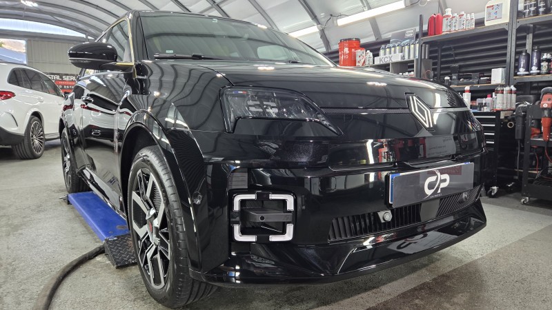 traitement ceramique sur une R5 renault 2025 neuve noire pres de lancy