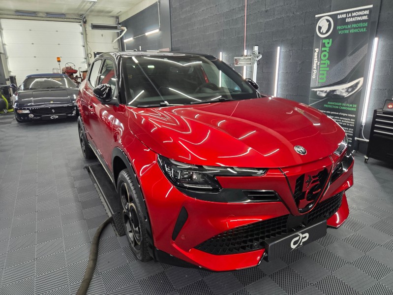 Alfa Romeo junior 2026 - pose d’une protection céramique haute performance,  anti UV et brillance exceptionnelle garantie 9 ans à Nyon près de Genève