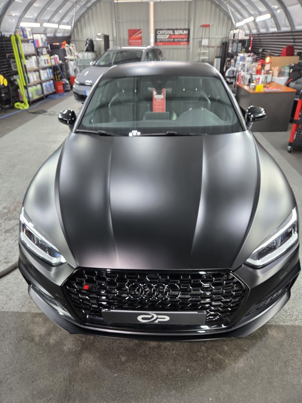 Audi S5 noir mat - protection céramique Gtechniq longue durée, ultra hydrophobe près de Genève en Suisse