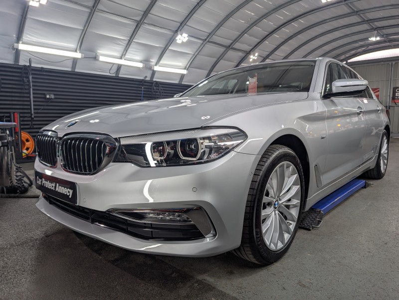 polissage complet sur une BMW 530i et pose d'une cire hydrophobe près de geneve