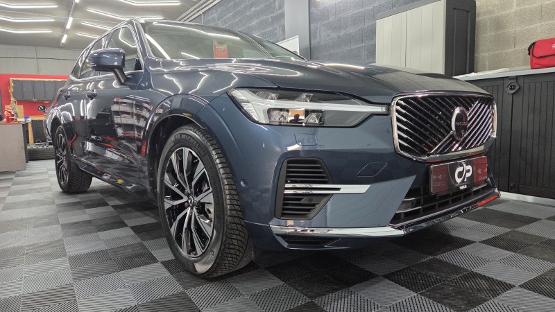 Volvo XC 60 T8 Hybrid Bleu Denim - protection céramique longue durée, dureté 10H + Jantes été/hiver près de Lancy