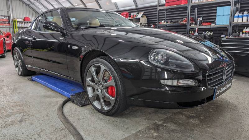 polissage de correction et finition ultra gloss sur une maseratri 4200 GT