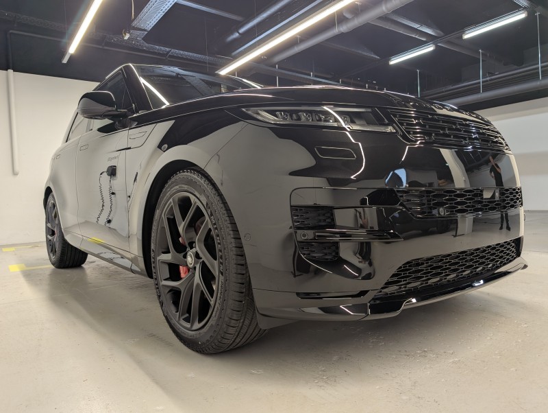 Range Rover Sport 2025 Full Black - protection céramique haut de gamme Gtechniq longue durée près de Genève