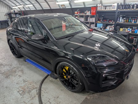 Notre zone d'activité pour ce service Soin spécifique des vernis mats et satinés à Genève, Suisse : décontamination et préservation du rendu d'origine sur véhicules de prestige et supercars